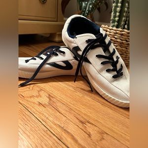 Navy Tretorn sneakers